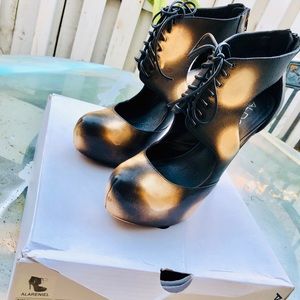 Spray paint Aldo Platform Black Bootie Pump Heels